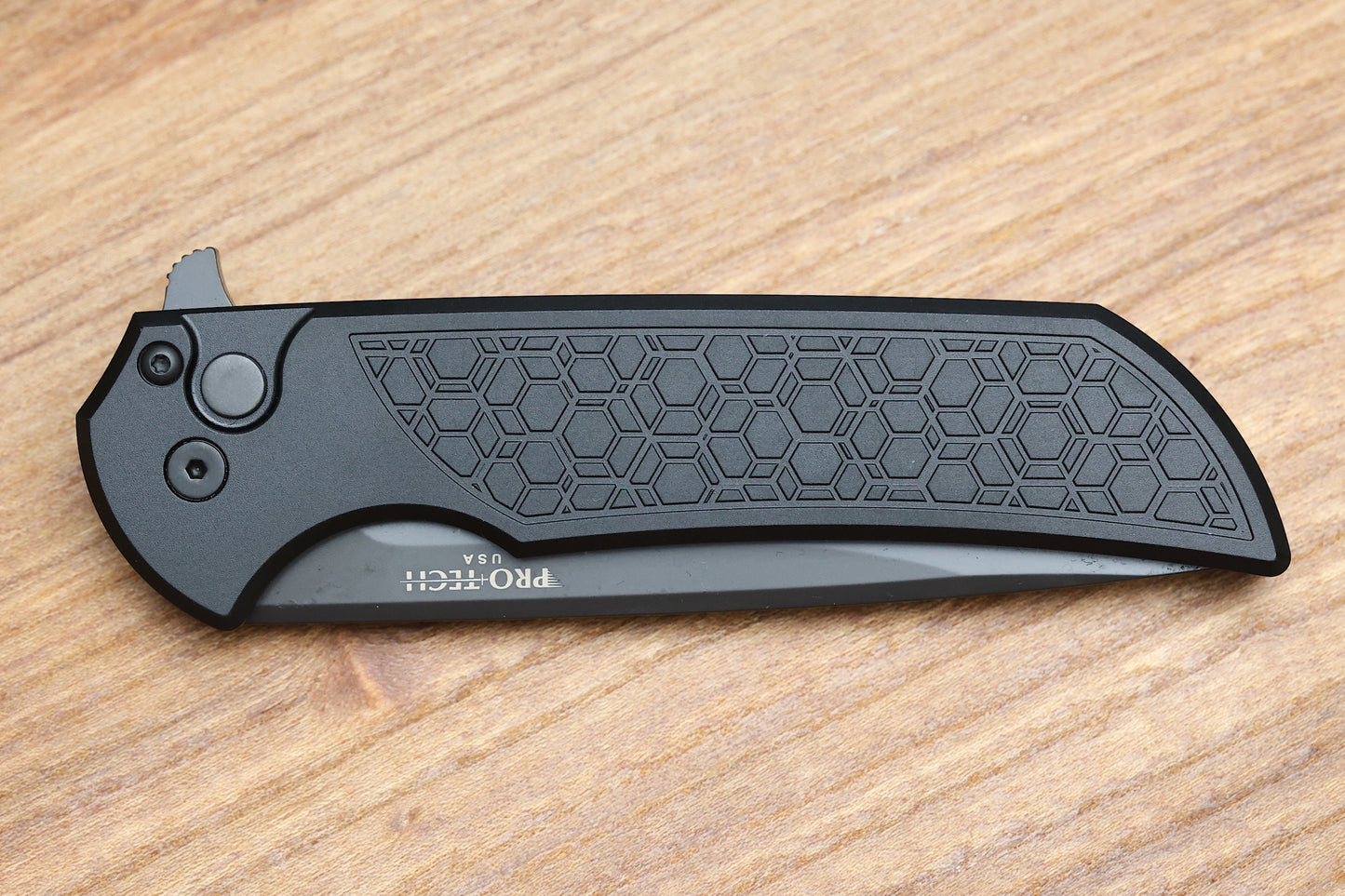 PRO-TECH MORDAX BLACK GRIDLOCK HANDLE W/ DLC MAGNACUT MX106-GRIDLOCK