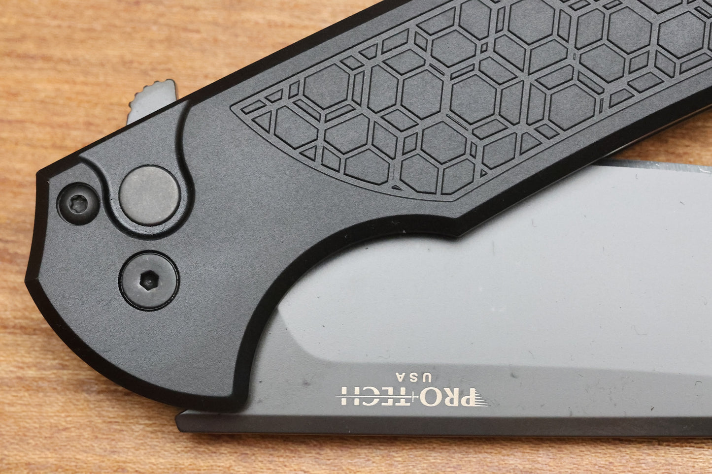PRO-TECH MORDAX BLACK GRIDLOCK HANDLE W/ DLC MAGNACUT MX106-GRIDLOCK