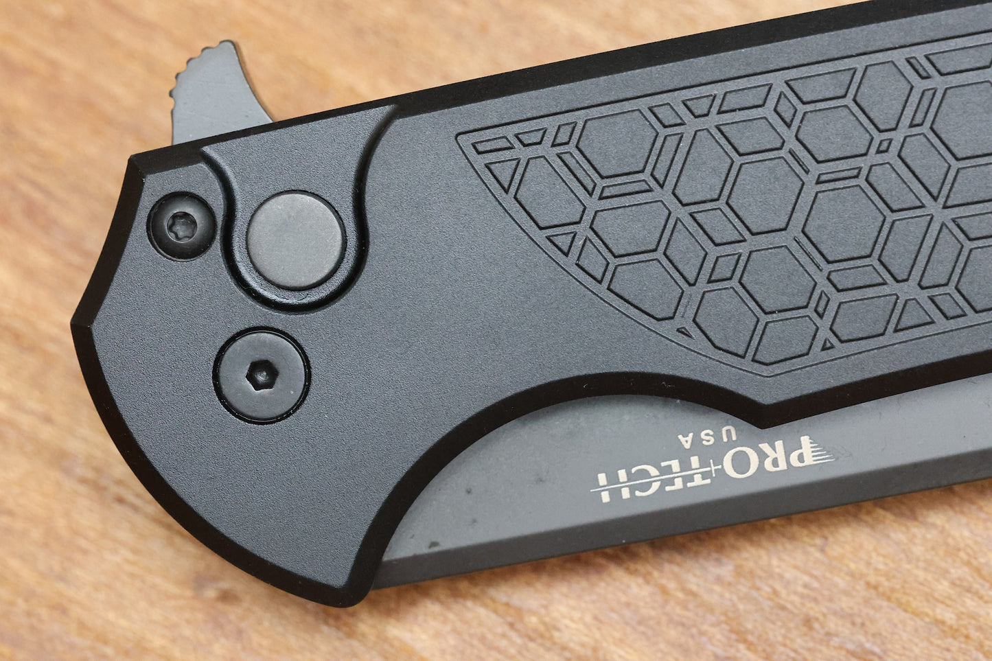 PRO-TECH MORDAX BLACK GRIDLOCK HANDLE W/ DLC MAGNACUT MX106-GRIDLOCK