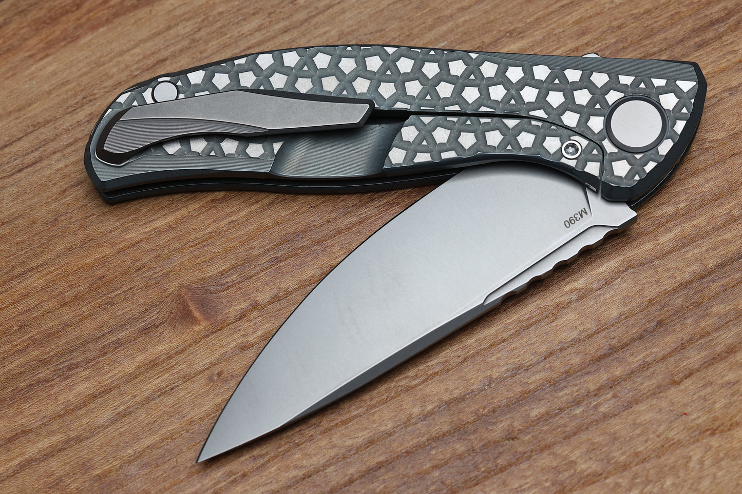F95 BEAR PATTERN - TURQUOISE TITANIUM HANDLE - M390 BLADE - MRBS