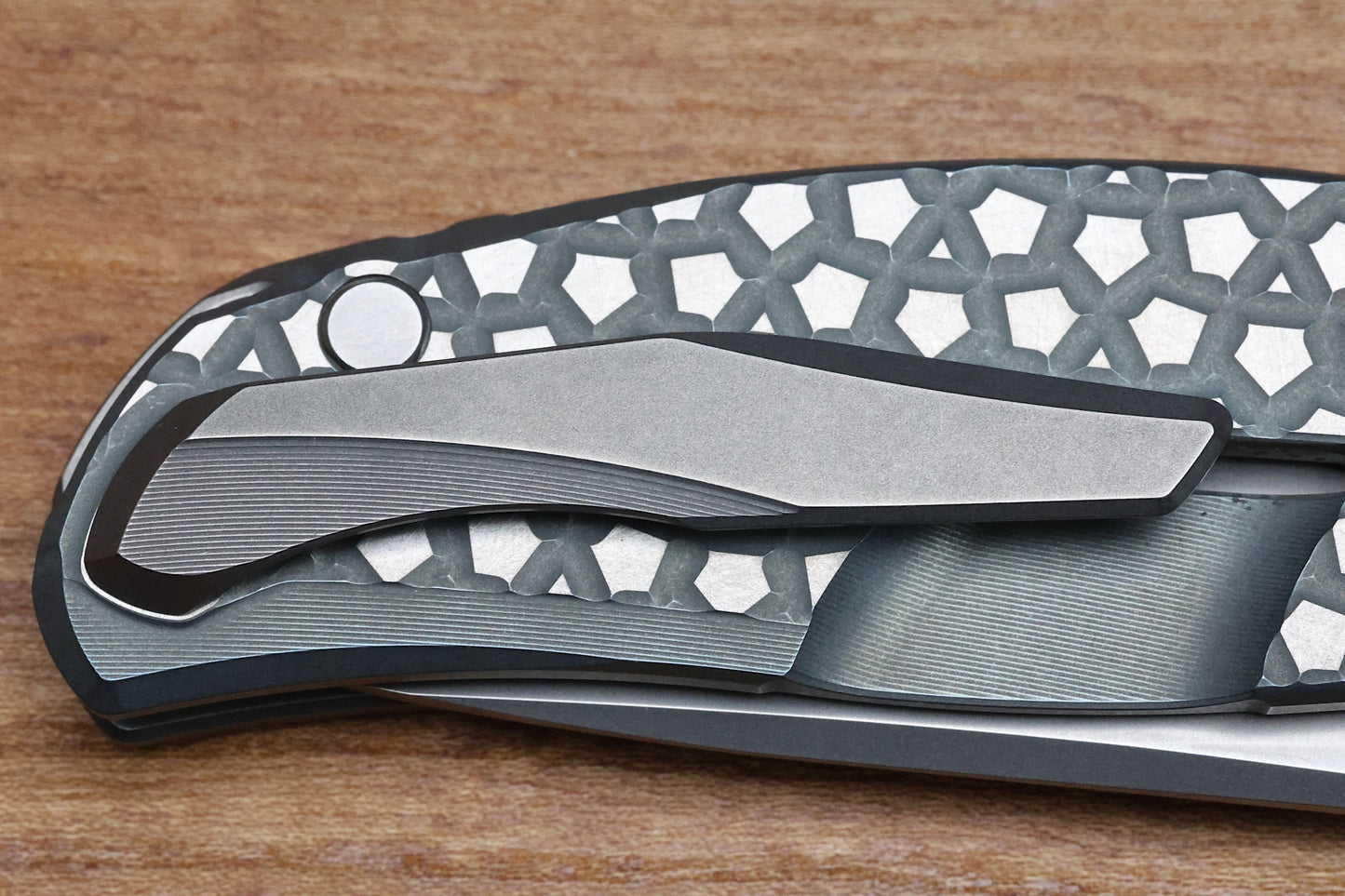 F95 BEAR PATTERN - TURQUOISE TITANIUM HANDLE - M390 BLADE - MRBS