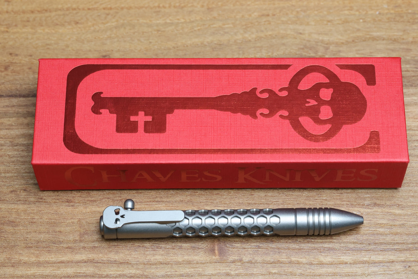 CHAVES KNIVES TITANIUM BOLT ACTION PEN – HEX DOT