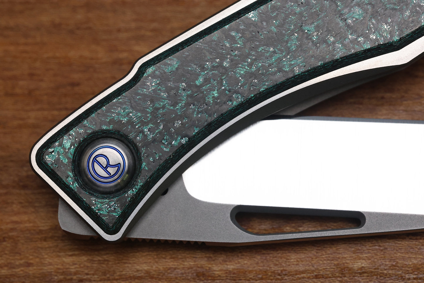 CHRIS REEVE MNANDI - TEAL MAGNETIC CARBOTI INLAY - MAGNACUT BLADE