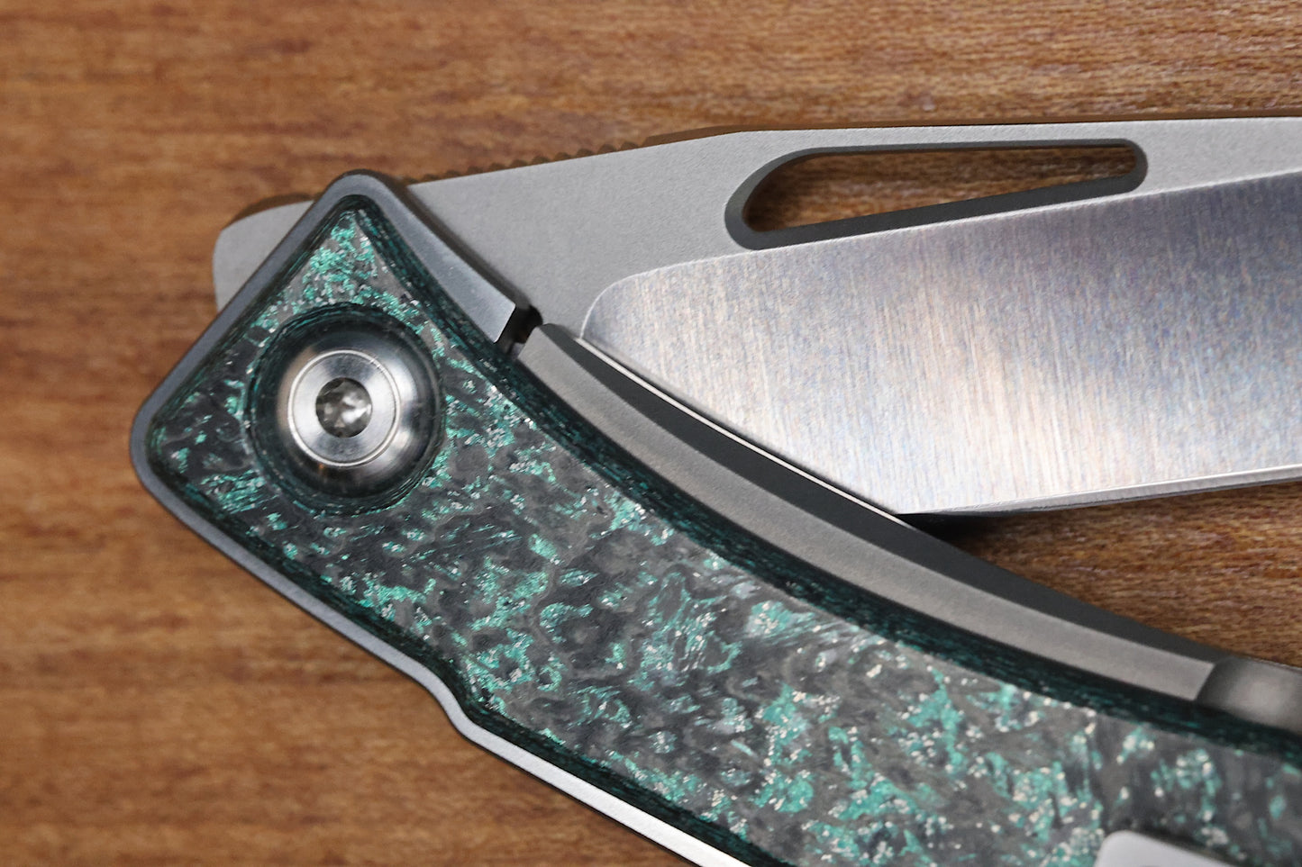CHRIS REEVE MNANDI - TEAL MAGNETIC CARBOTI INLAY - MAGNACUT BLADE