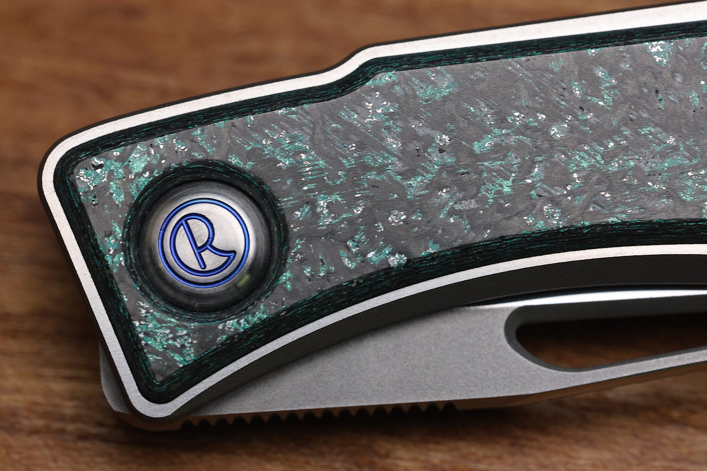 CHRIS REEVE MNANDI - TEAL MAGNETIC CARBOTI INLAY - MAGNACUT BLADE