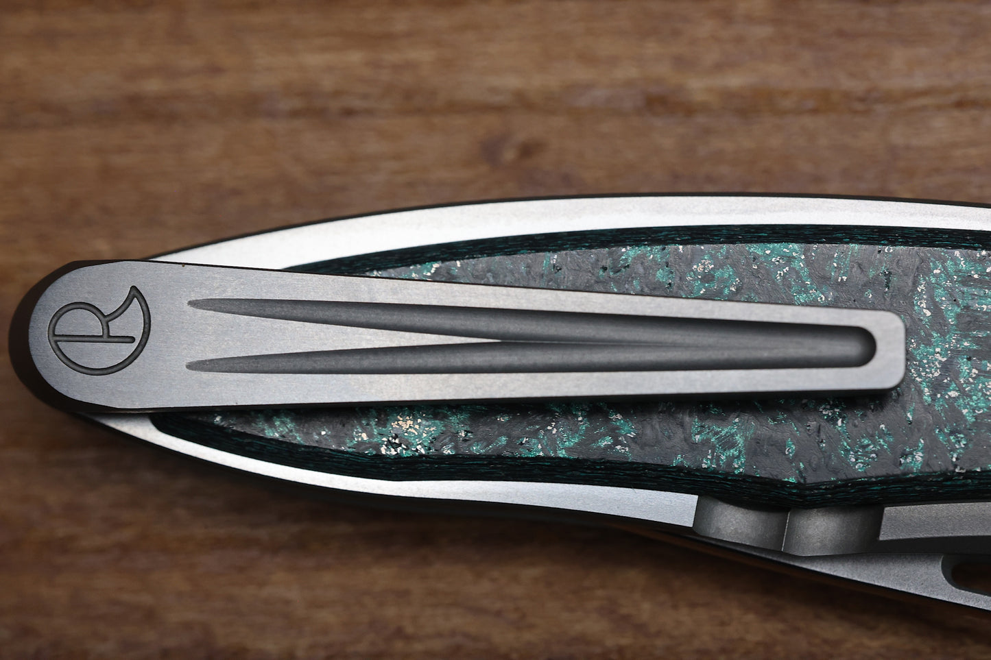 CHRIS REEVE MNANDI - TEAL MAGNETIC CARBOTI INLAY - MAGNACUT BLADE