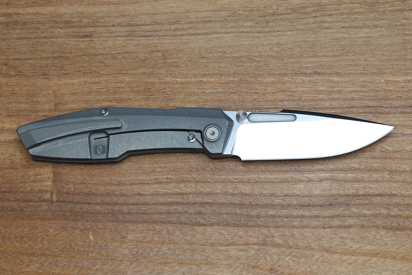 NULL KNIVES RAIDEN R2 - SMOOTH TITANIUM DARK STONEWASH HANDLE - STONEWASH MAGNACUT BLADE