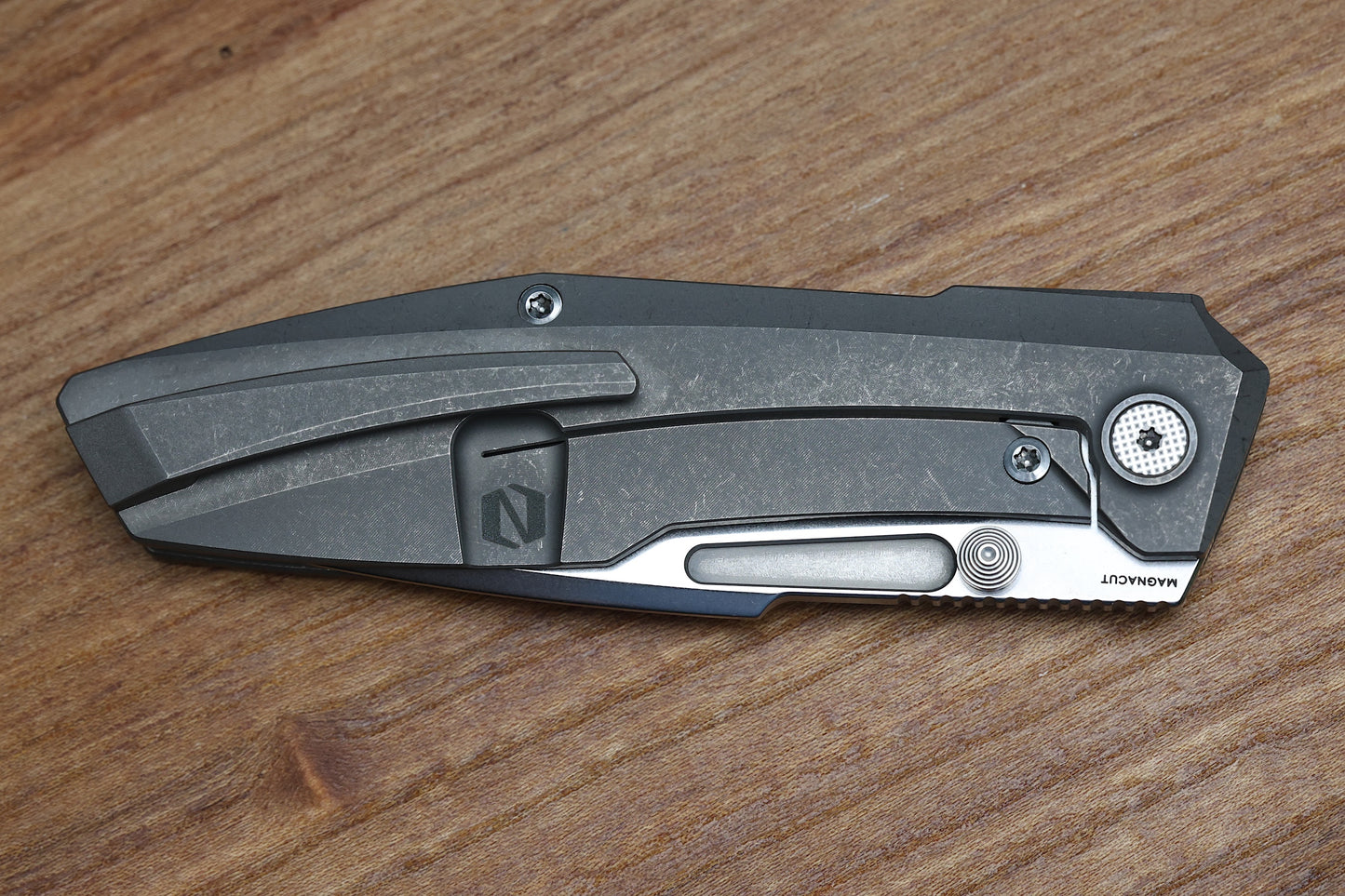 NULL KNIVES RAIDEN R2 - SMOOTH TITANIUM DARK STONEWASH HANDLE - STONEWASH MAGNACUT BLADE