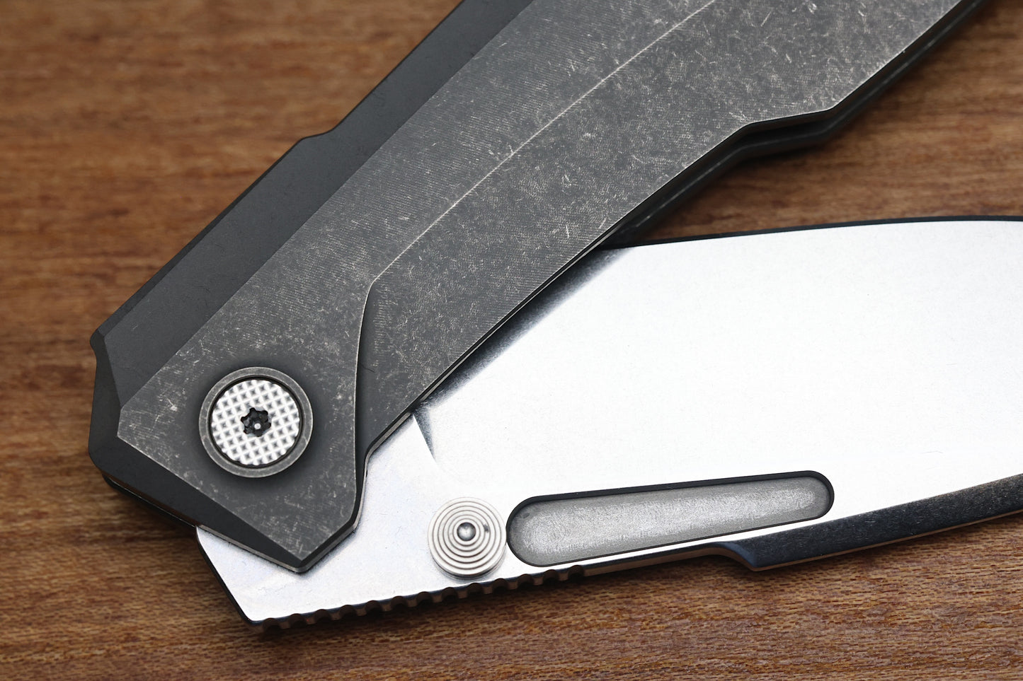 NULL KNIVES RAIDEN R2 - SMOOTH TITANIUM DARK STONEWASH HANDLE - STONEWASH MAGNACUT BLADE