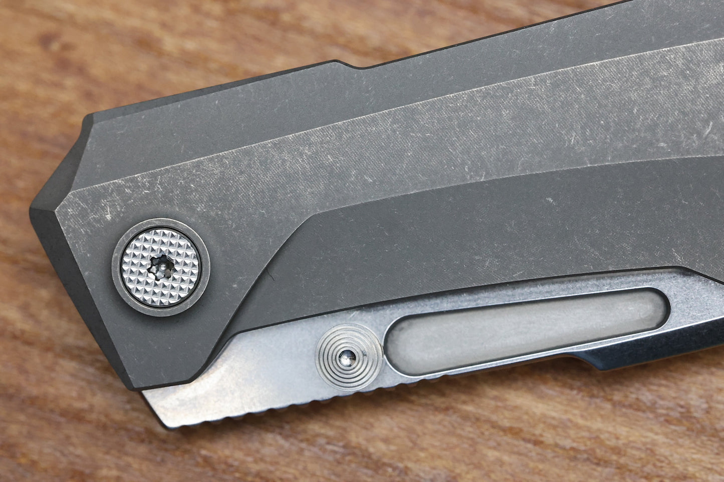 NULL KNIVES RAIDEN R2 - SMOOTH TITANIUM DARK STONEWASH HANDLE - STONEWASH MAGNACUT BLADE