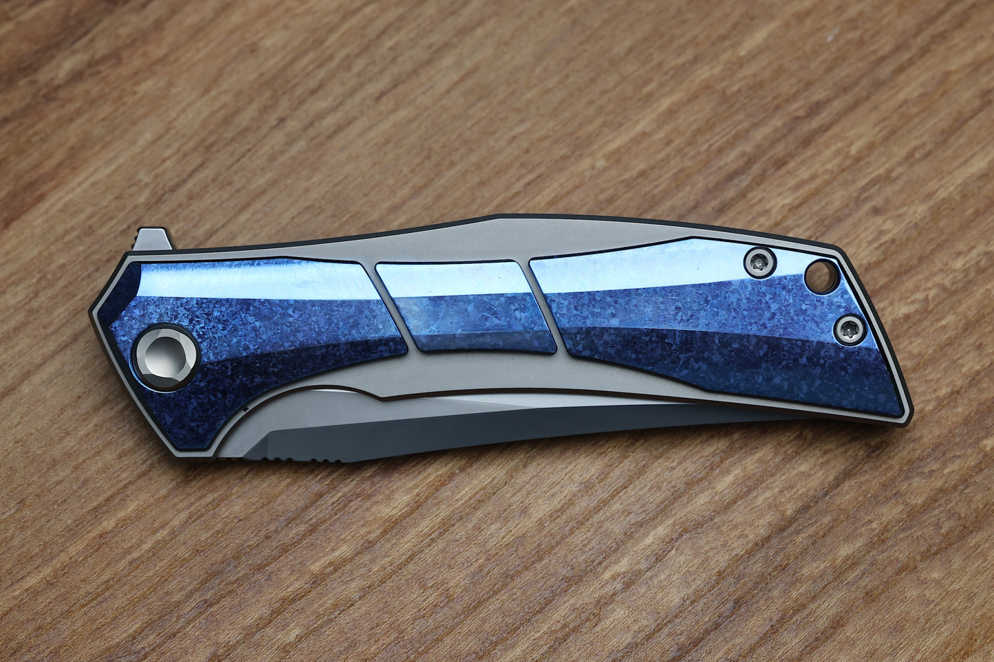 POIKILO BLADE ANOLIS S1 W/ BLUE CRYSTAL TI HANDLES & PEARLESCENT STONEWASH M398