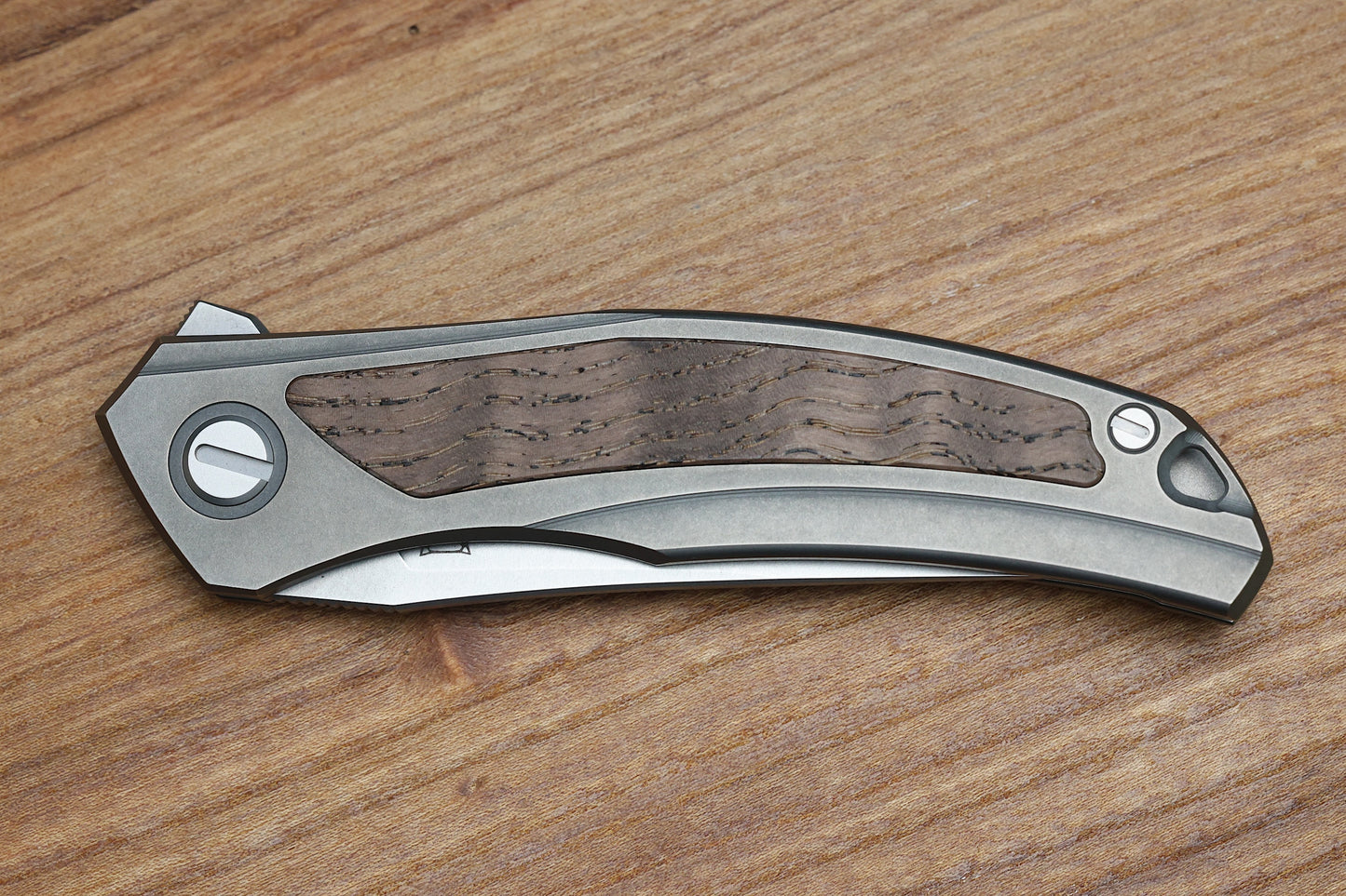 SHIROGOROV QUANTUM - CROMAX PM BLADE - TITANIUM HANDLE - BROWN ASH WOOD INLAY - MRBS