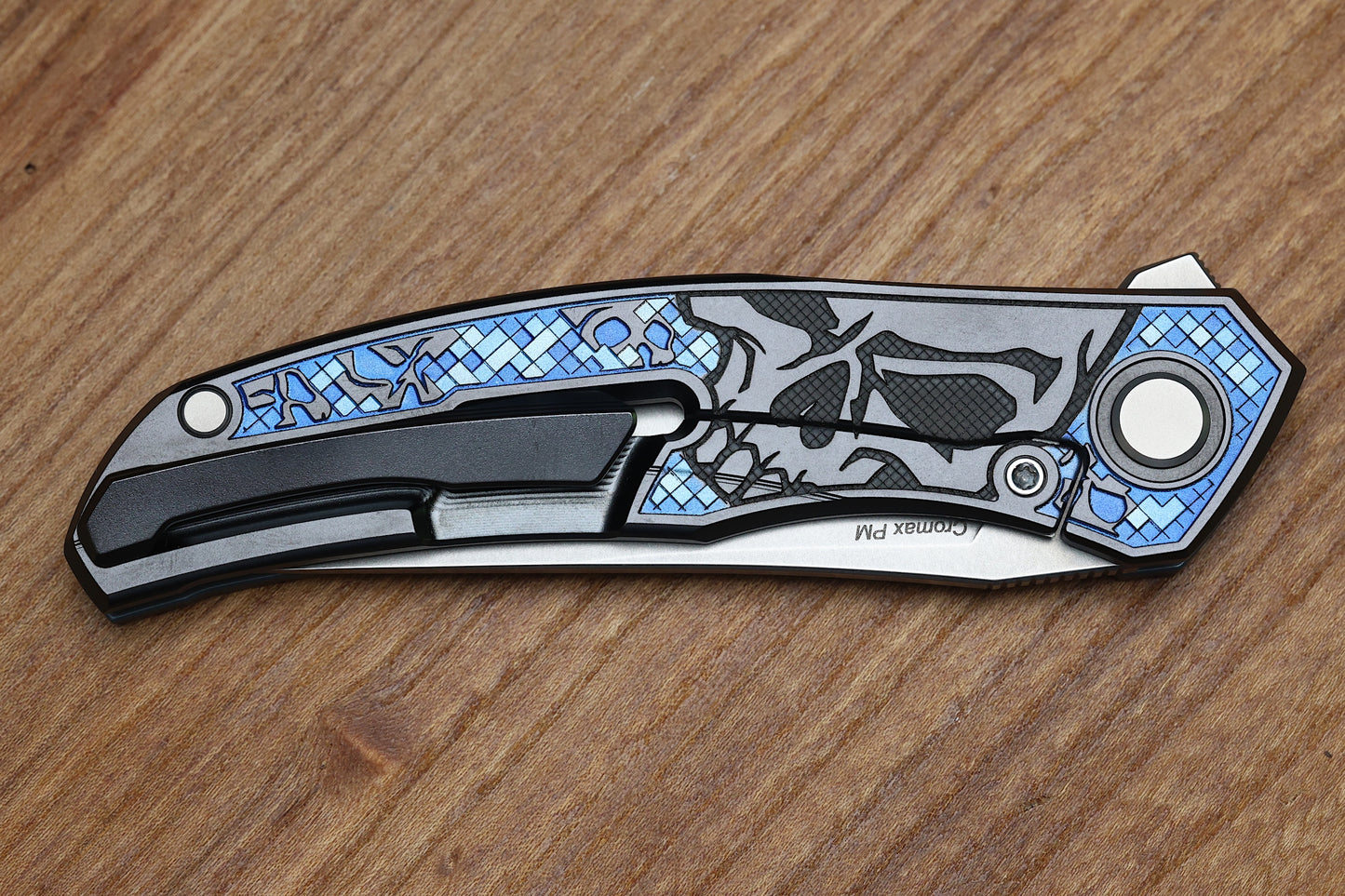 SHIROGOROV KNIVES / TI2 DESIGN QUANTUM BLACK HULA “PIXELATED SKULL” – CROMAX PM BLADE – MRBS