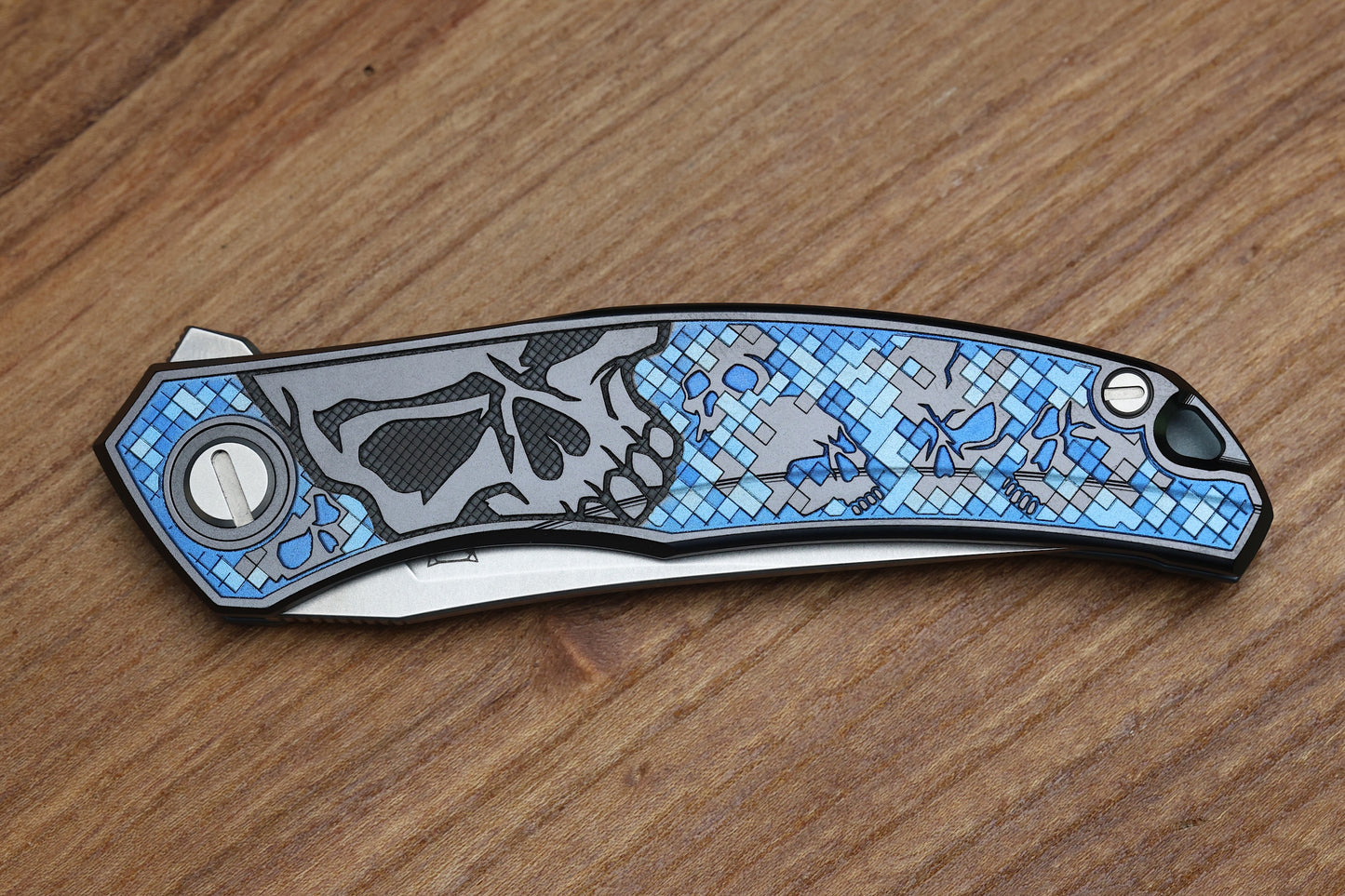 SHIROGOROV KNIVES / TI2 DESIGN QUANTUM BLACK HULA “PIXELATED SKULL” – CROMAX PM BLADE – MRBS