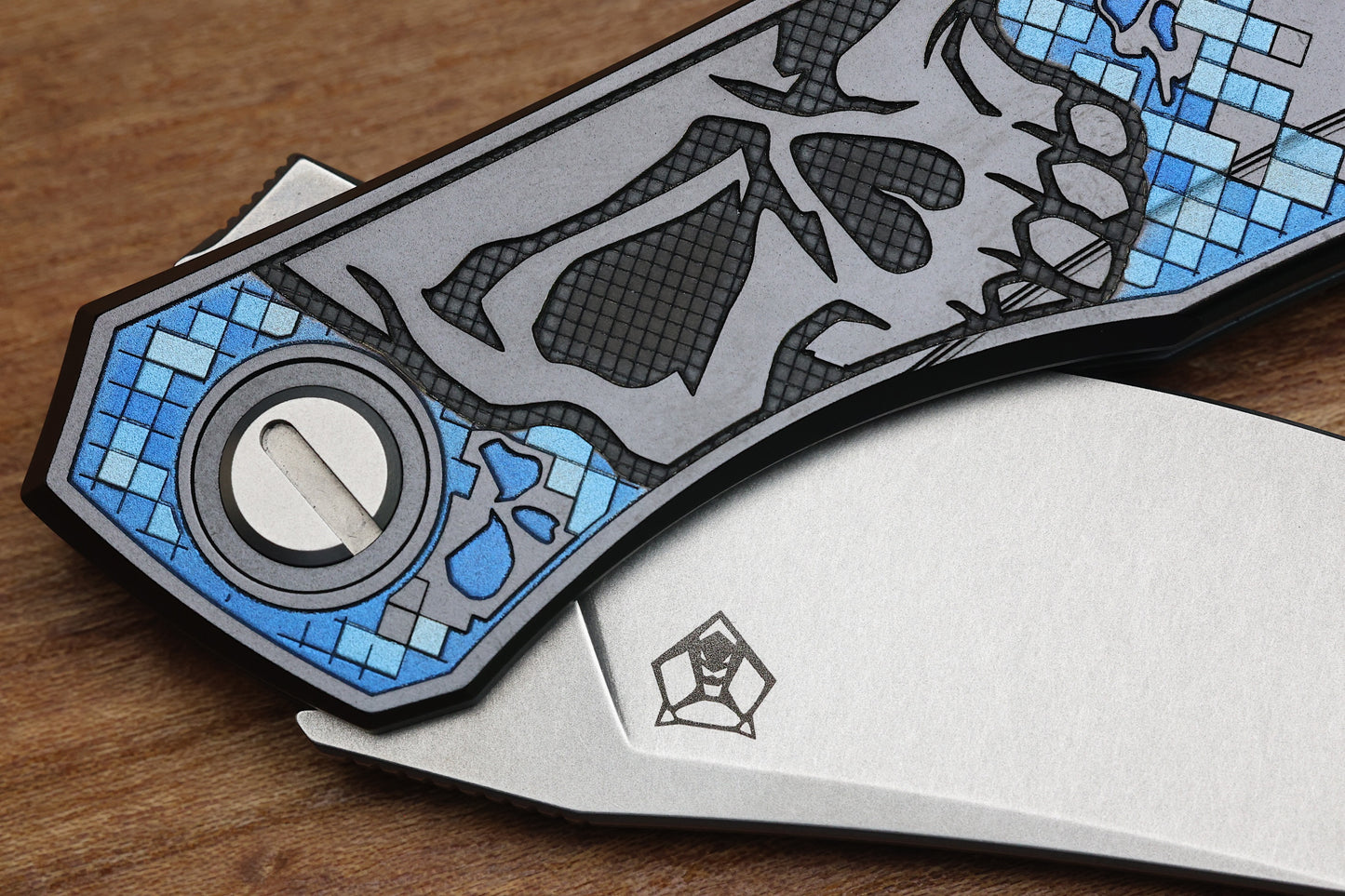 SHIROGOROV KNIVES / TI2 DESIGN QUANTUM BLACK HULA “PIXELATED SKULL” – CROMAX PM BLADE – MRBS