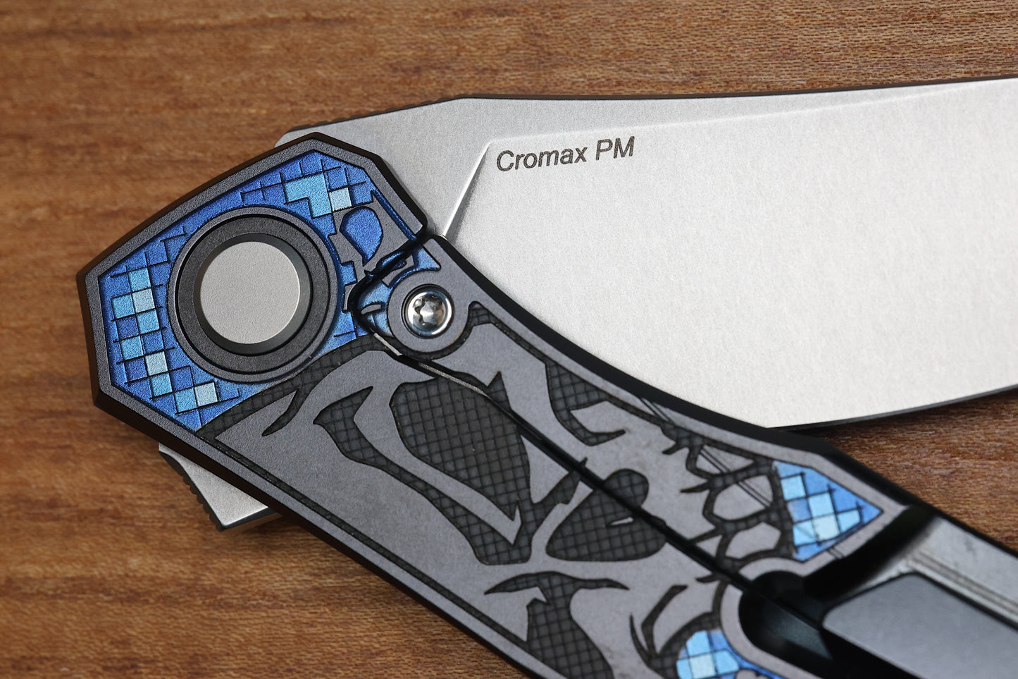 SHIROGOROV KNIVES / TI2 DESIGN QUANTUM BLACK HULA “PIXELATED SKULL” – CROMAX PM BLADE – MRBS