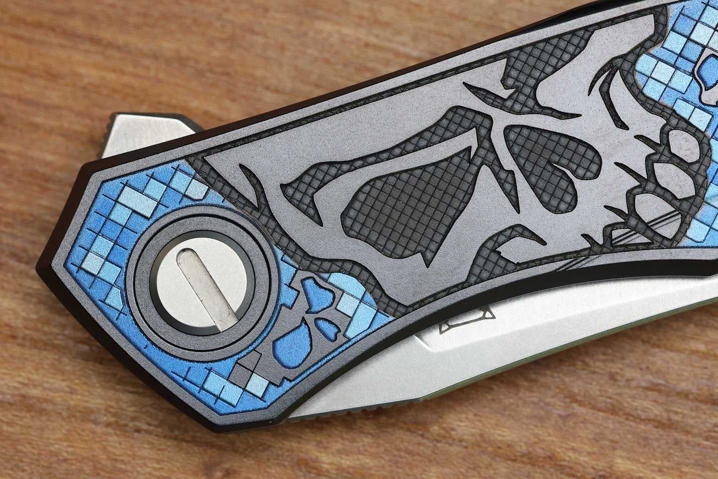 SHIROGOROV KNIVES / TI2 DESIGN QUANTUM BLACK HULA “PIXELATED SKULL” – CROMAX PM BLADE – MRBS