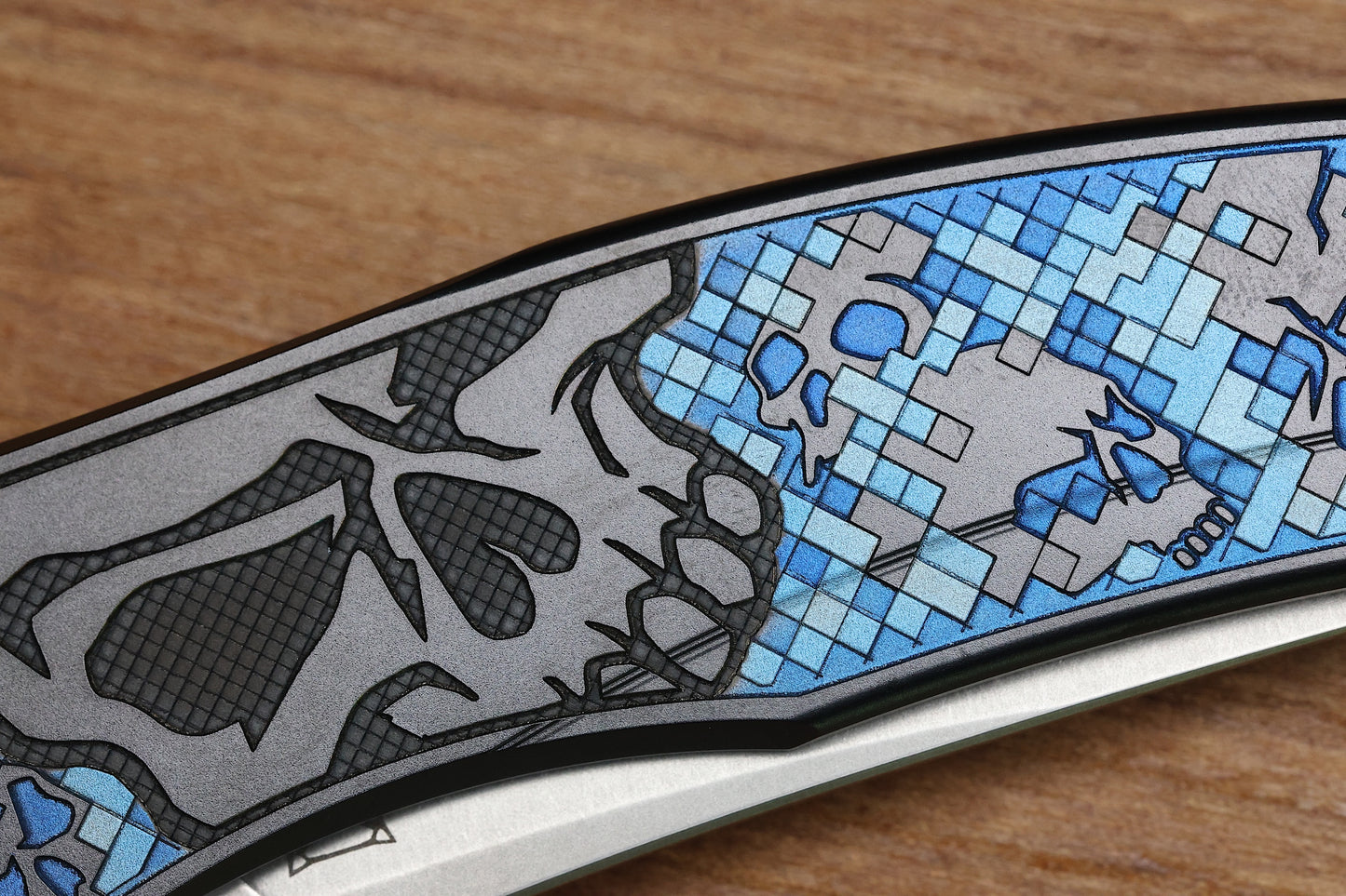 SHIROGOROV KNIVES / TI2 DESIGN QUANTUM BLACK HULA “PIXELATED SKULL” – CROMAX PM BLADE – MRBS