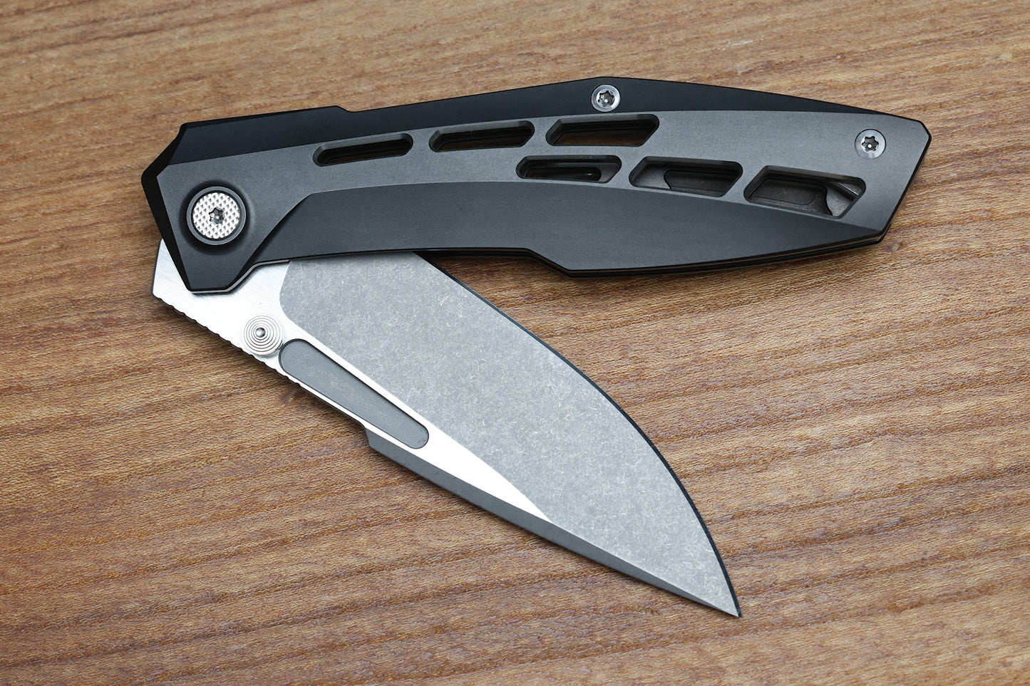 NULL KNIVES RAIDEN R2 - AERO TITANIUM BLACK PVD HANDLE - DARK STONEWASH W/ SATIN FLATS MAGNACUT BLADE