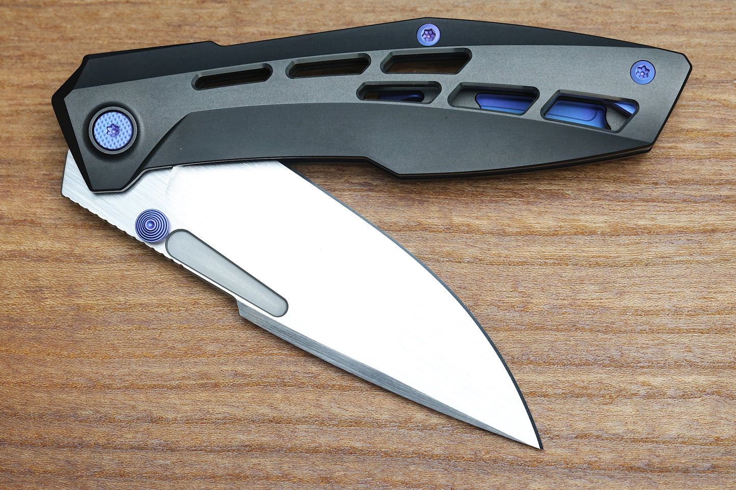 NULL KNIVES RAIDEN R2 - AERO TITANIUM BLACK PVD HANDLE - HAND RUBBED SATIN MAGNACUT BLADE