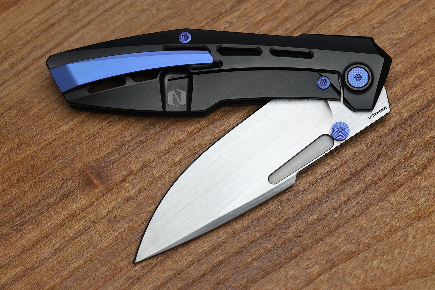 NULL KNIVES RAIDEN R2 - AERO TITANIUM BLACK PVD HANDLE - HAND RUBBED SATIN MAGNACUT BLADE