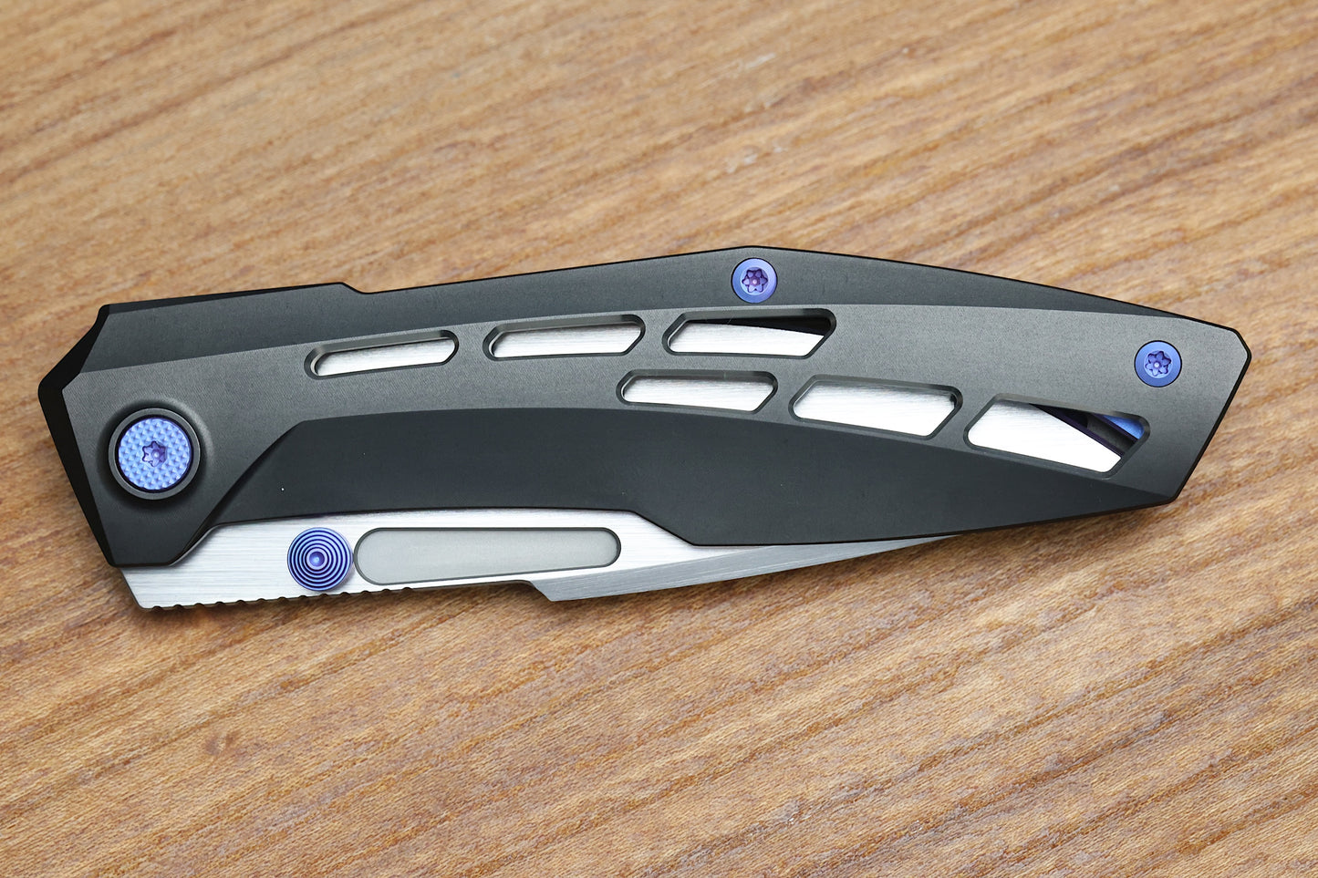 NULL KNIVES RAIDEN R2 - AERO TITANIUM BLACK PVD HANDLE - HAND RUBBED SATIN MAGNACUT BLADE