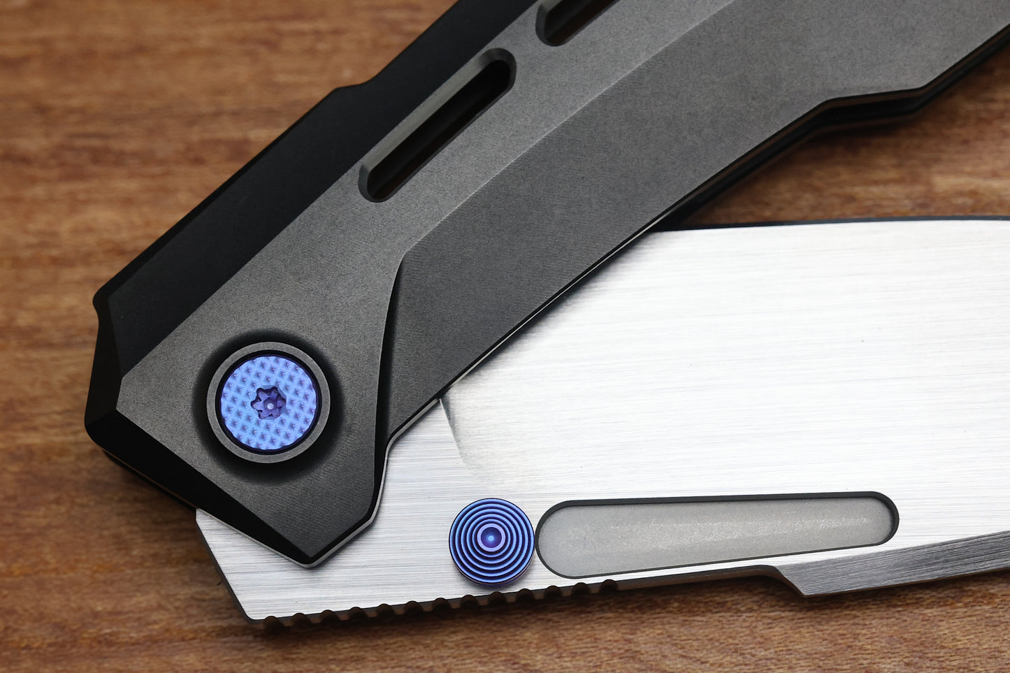 NULL KNIVES RAIDEN R2 - AERO TITANIUM BLACK PVD HANDLE - HAND RUBBED SATIN MAGNACUT BLADE