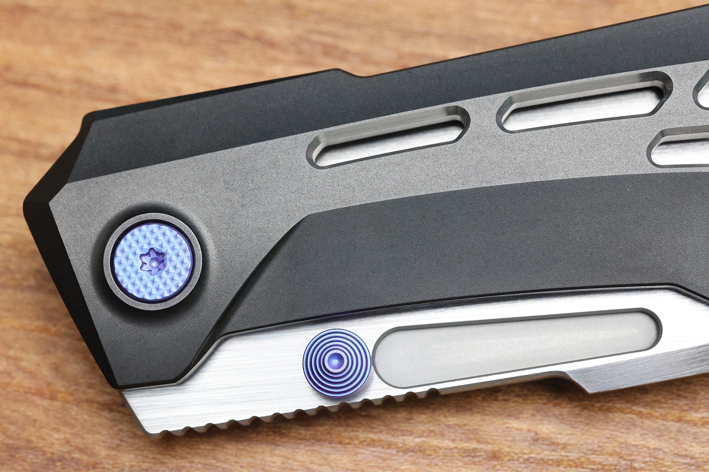NULL KNIVES RAIDEN R2 - AERO TITANIUM BLACK PVD HANDLE - HAND RUBBED SATIN MAGNACUT BLADE