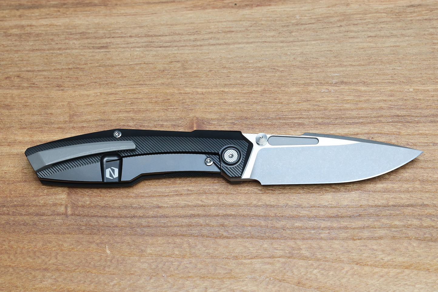 NULL KNIVES RAIDEN R2 - MILLED LINES TITANIUM BLACK PVD HANDLE - DARK STONEWASH W/ SATIN FLATS MAGNACUT BLADE