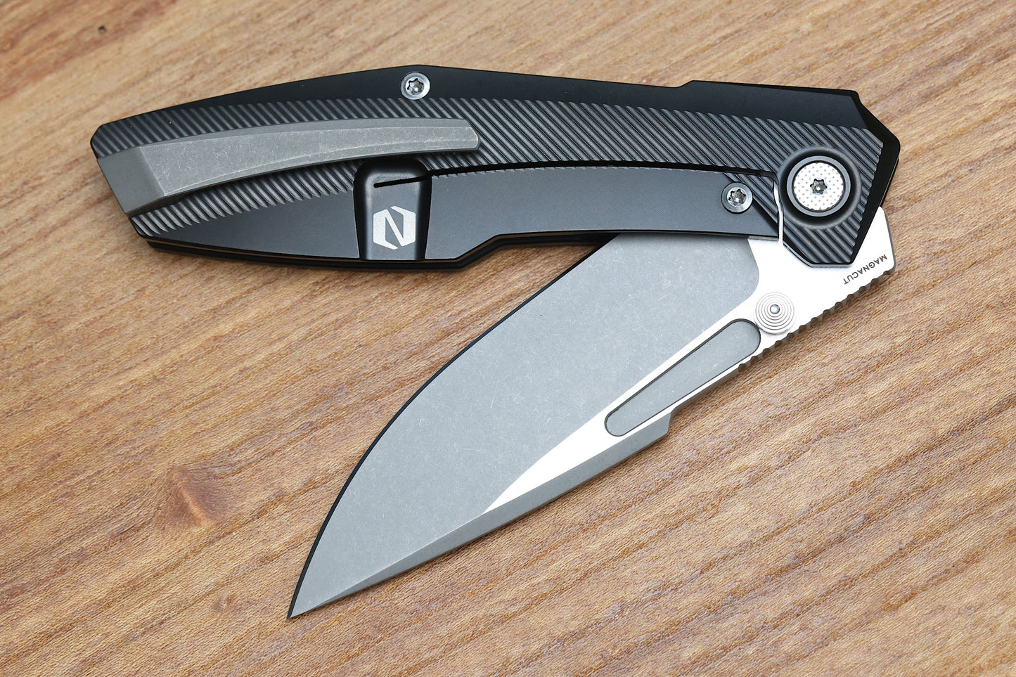 NULL KNIVES RAIDEN R2 - MILLED LINES TITANIUM BLACK PVD HANDLE - DARK STONEWASH W/ SATIN FLATS MAGNACUT BLADE
