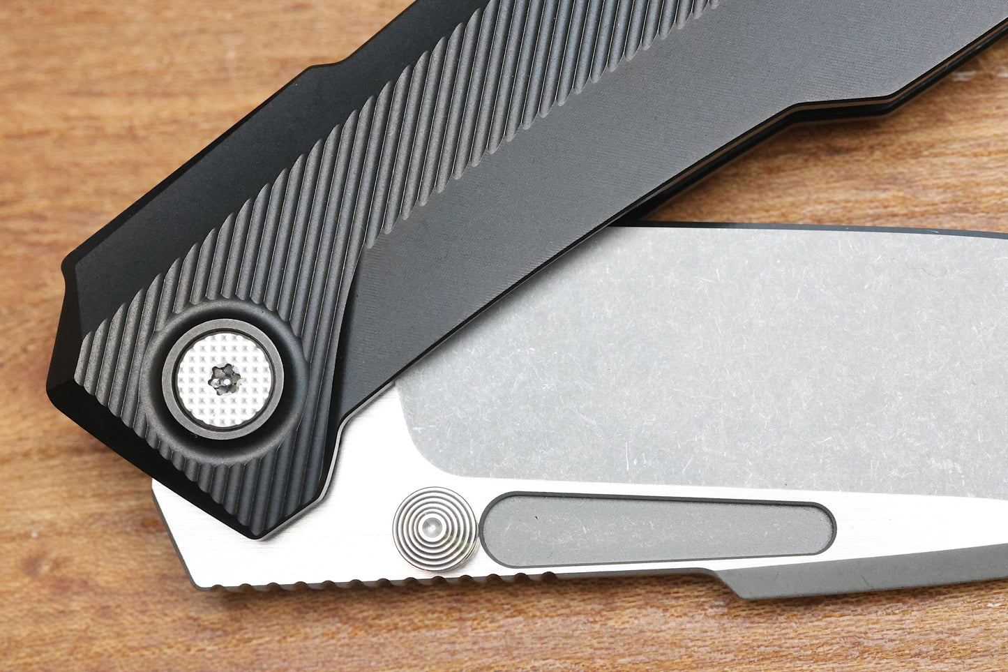 NULL KNIVES RAIDEN R2 - MILLED LINES TITANIUM BLACK PVD HANDLE - DARK STONEWASH W/ SATIN FLATS MAGNACUT BLADE