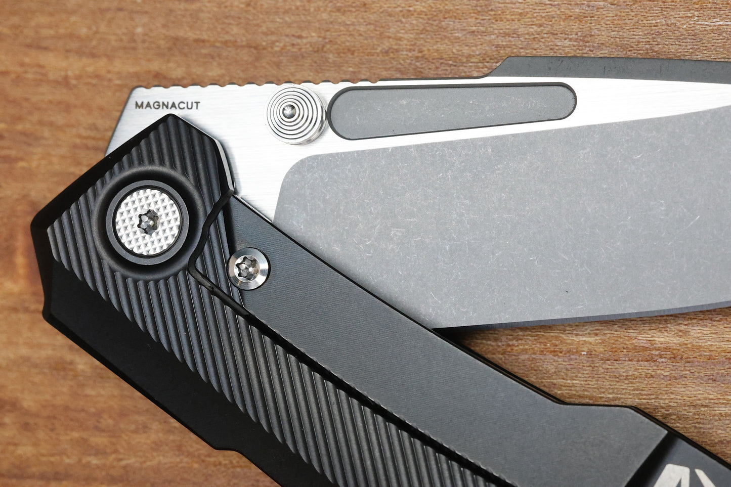 NULL KNIVES RAIDEN R2 - MILLED LINES TITANIUM BLACK PVD HANDLE - DARK STONEWASH W/ SATIN FLATS MAGNACUT BLADE