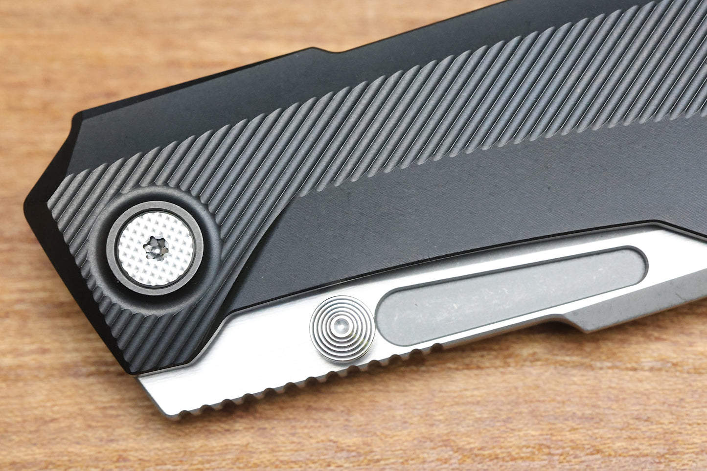 NULL KNIVES RAIDEN R2 - MILLED LINES TITANIUM BLACK PVD HANDLE - DARK STONEWASH W/ SATIN FLATS MAGNACUT BLADE
