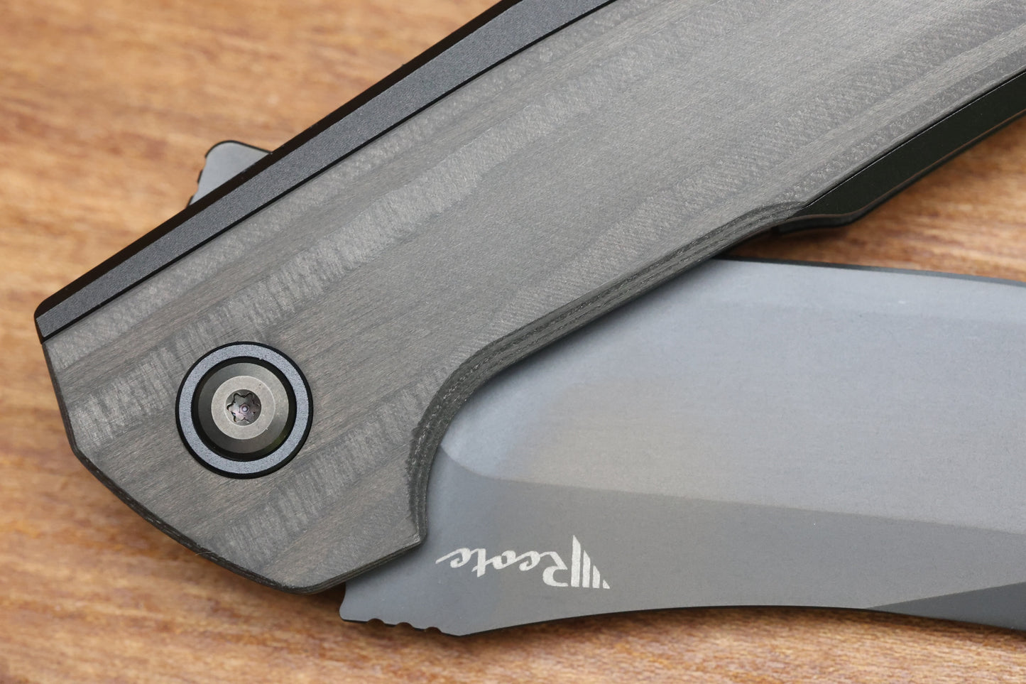 REATE KNIVES JACK JR. BLACK ALUMINUM INTEGRAL HANDLE W/ CARBON FIBER INLAY & DLC S30V