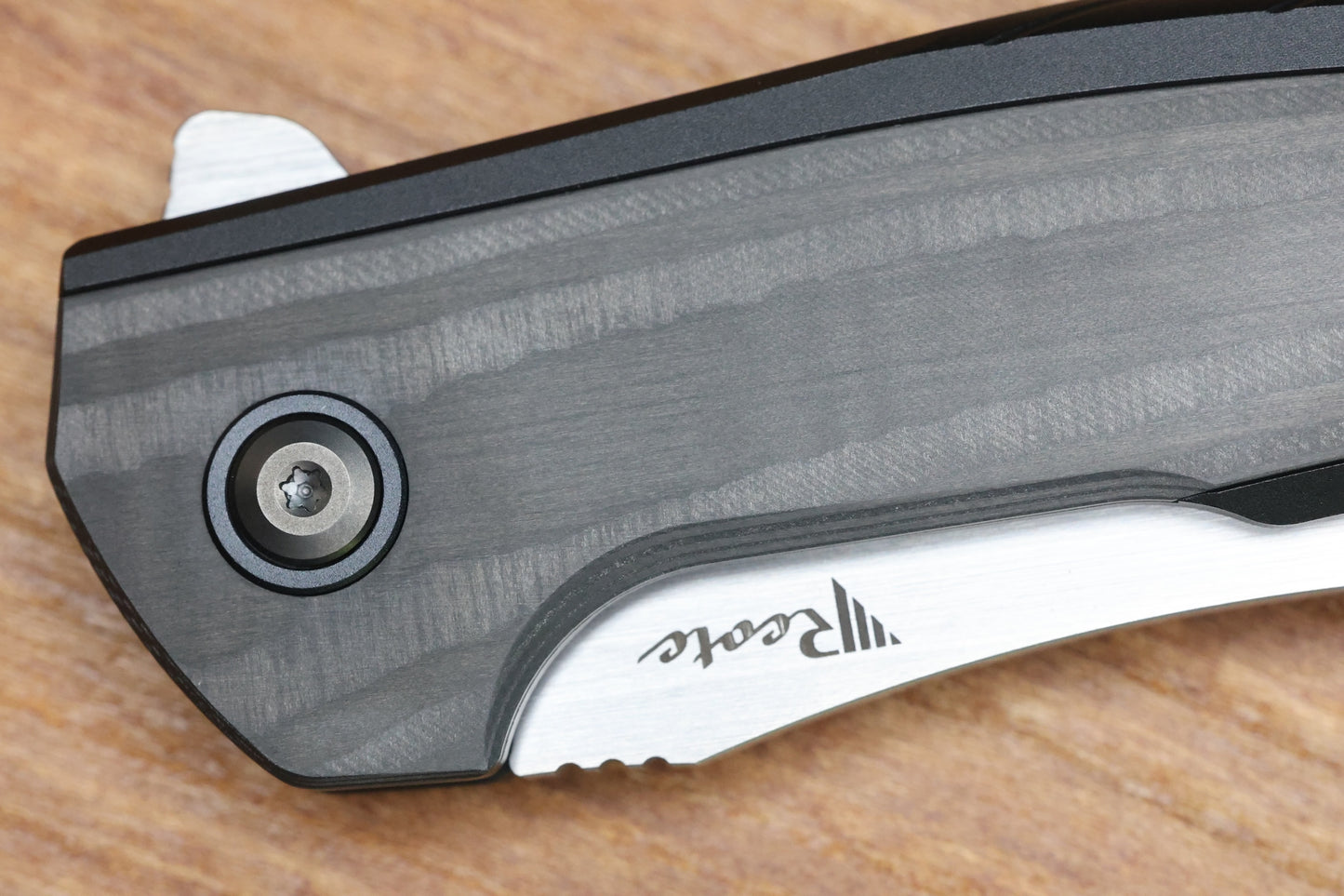 REATE KNIVES JACK JR. BLACK ALUMINUM INTEGRAL HANDLE W/ CARBON FIBER INLAY & SATIN S30V