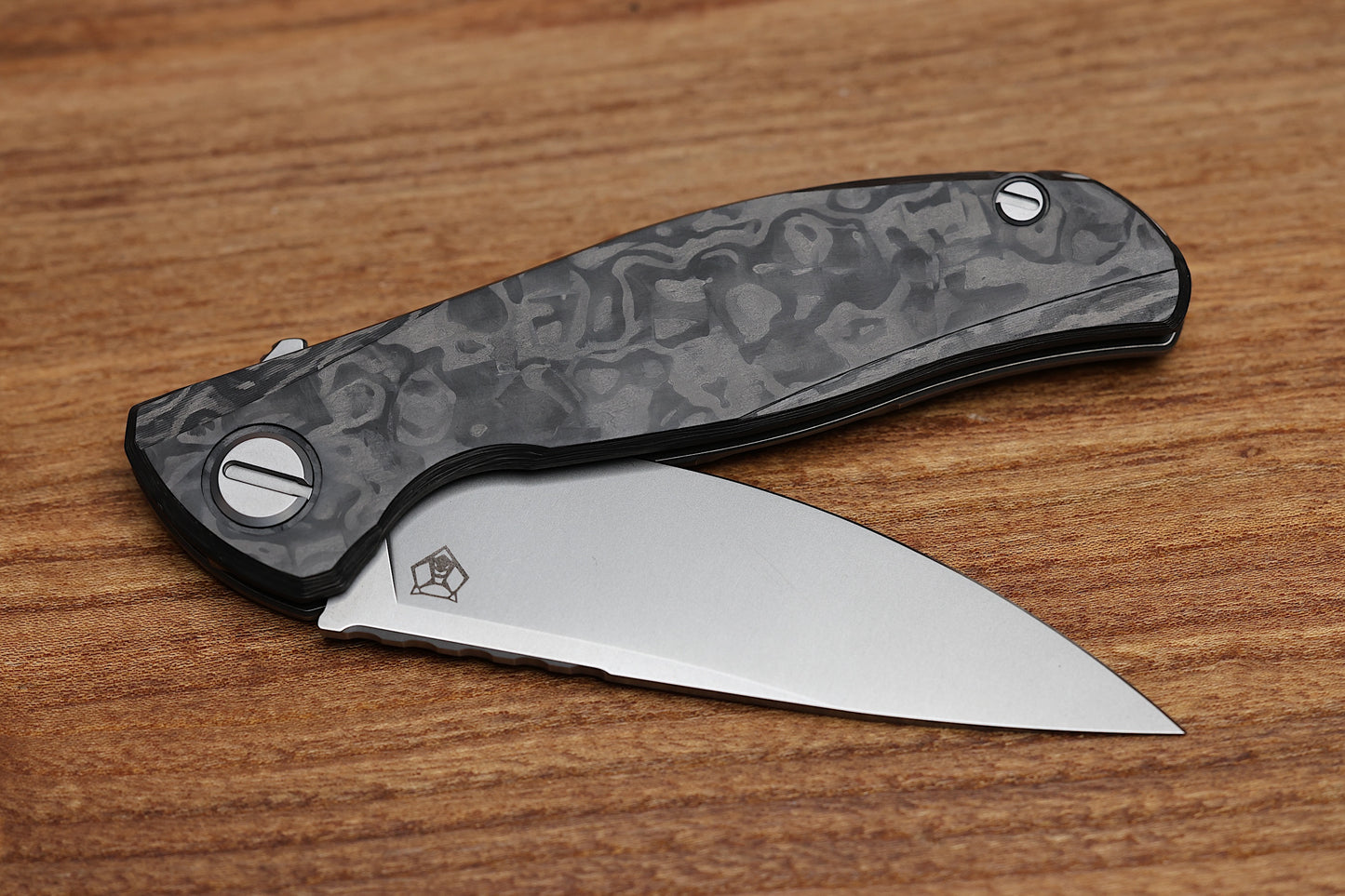 SHIROGOROV HATI GEN 3 – M390 BLADE – MARBLE CARBON FIBER – MRBS