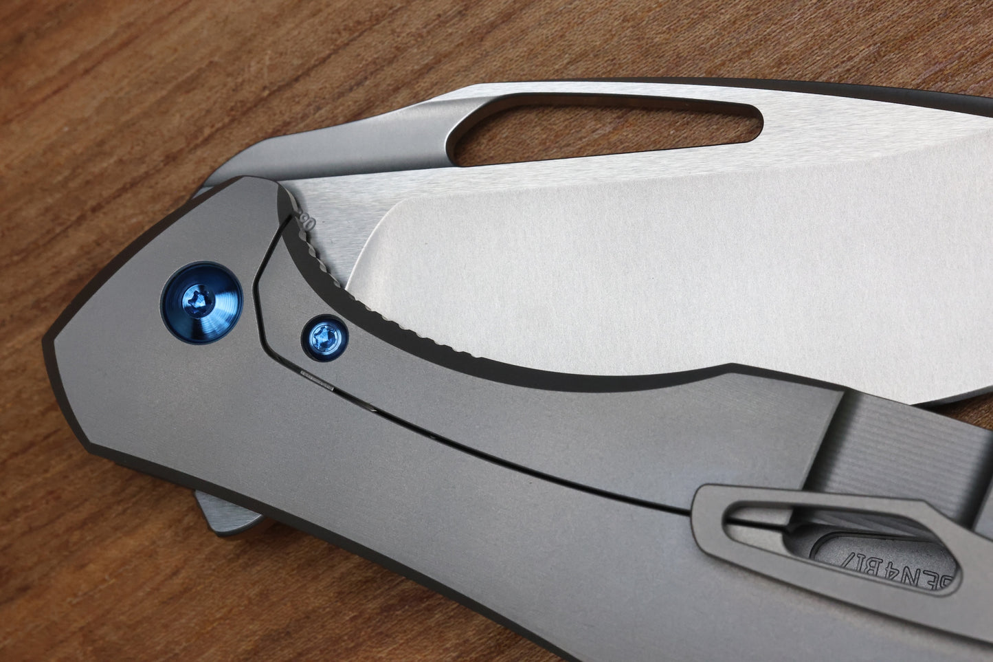 KOENIG KNIVES ARIUS – SMOOTH TITANIUM HANDLE – BLUE HARDWARE – BURNISHED W/ POLISHED FLATS M390 BLADE