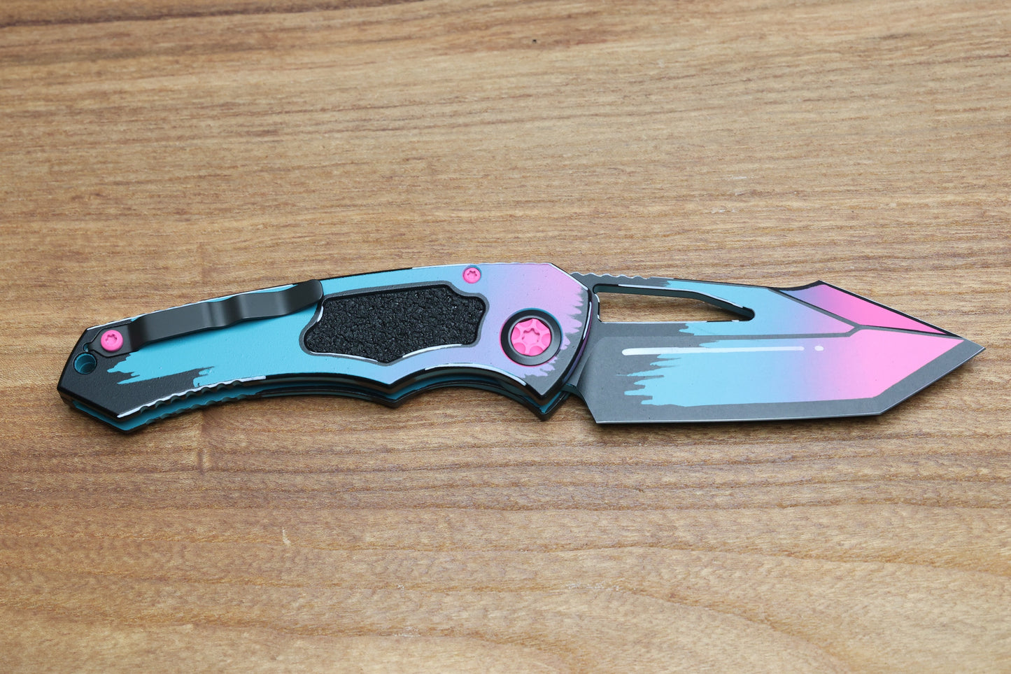 HERETIC KNIVES PARIAH MANUAL - TANTO - MIAMI VICE - CEL SHADING