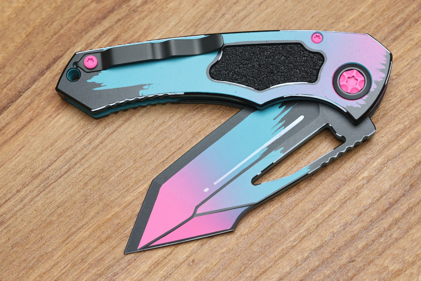 HERETIC KNIVES PARIAH MANUAL - TANTO - MIAMI VICE - CEL SHADING
