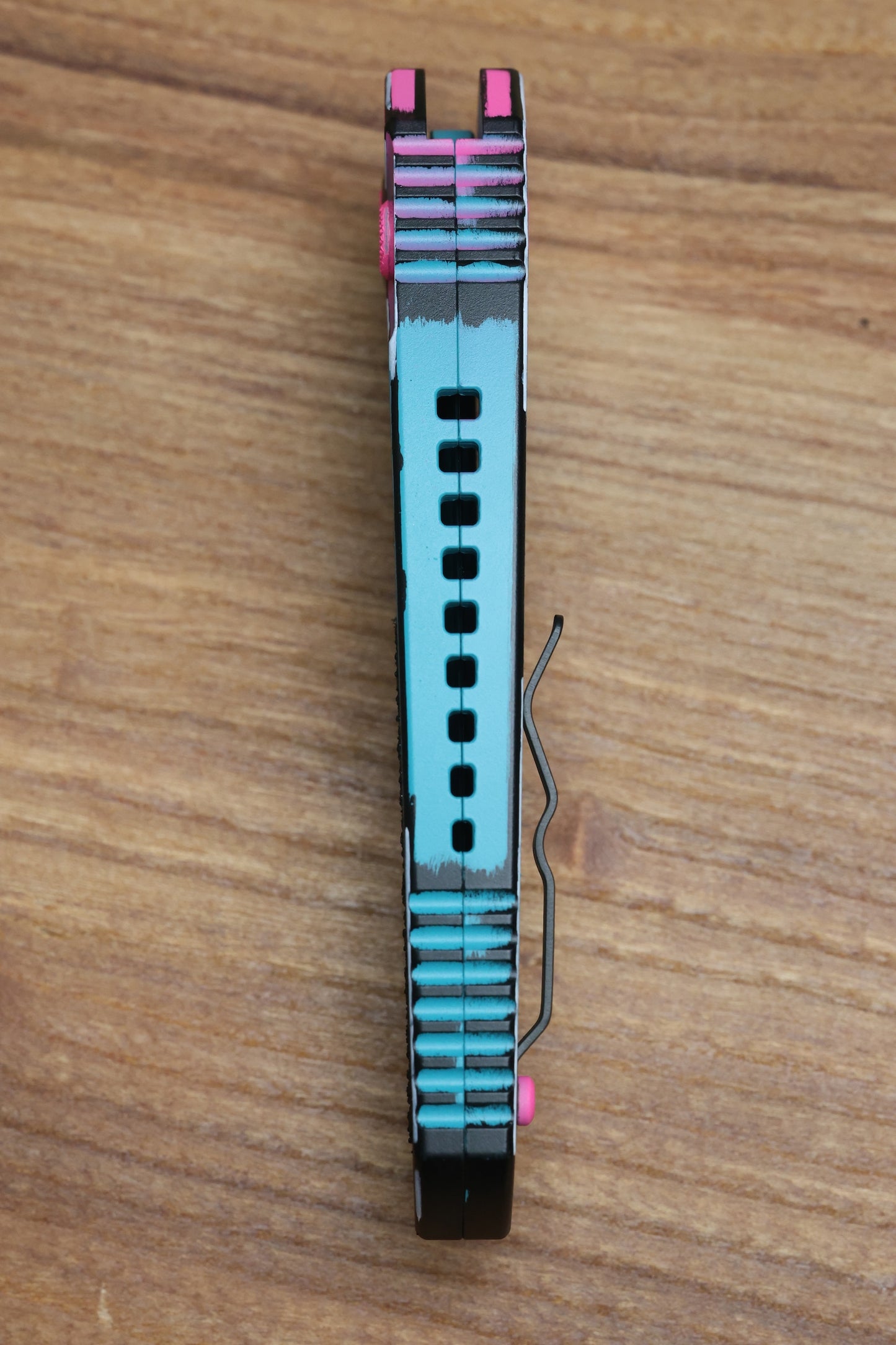 HERETIC KNIVES PARIAH MANUAL - TANTO - MIAMI VICE - CEL SHADING