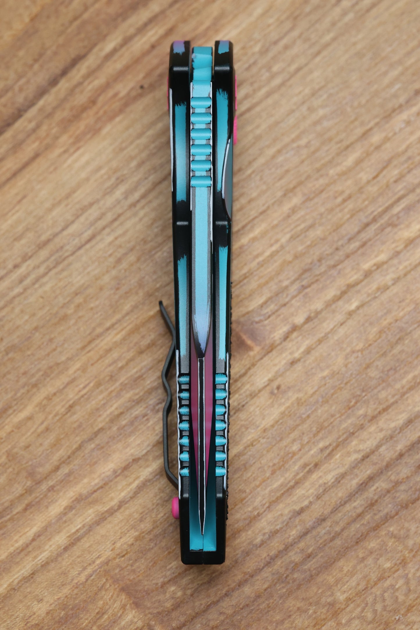 HERETIC KNIVES PARIAH MANUAL - TANTO - MIAMI VICE - CEL SHADING