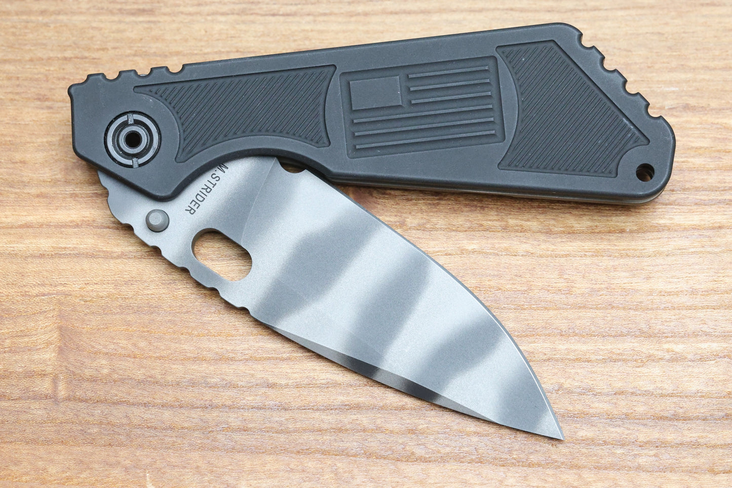 STRIDER KNIVES - SMF - FLAG PATTERN - TIGER STRIPE MAGNACUT