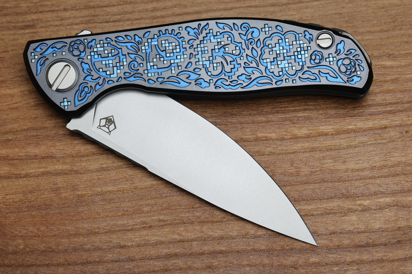 SHIROGOROV KNIVES / TI2 DESIGN F95 BLACK HULA "BLUE PIXELATED FLOWER" - M390 BLADE - MRBS