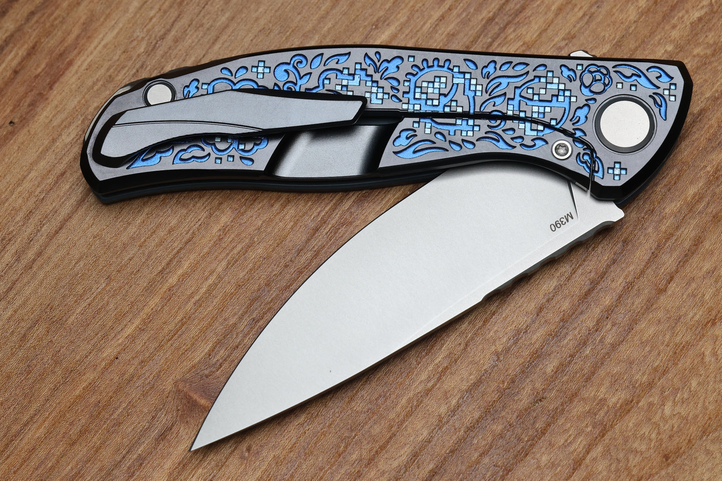 SHIROGOROV KNIVES / TI2 DESIGN F95 BLACK HULA "BLUE PIXELATED FLOWER" - M390 BLADE - MRBS