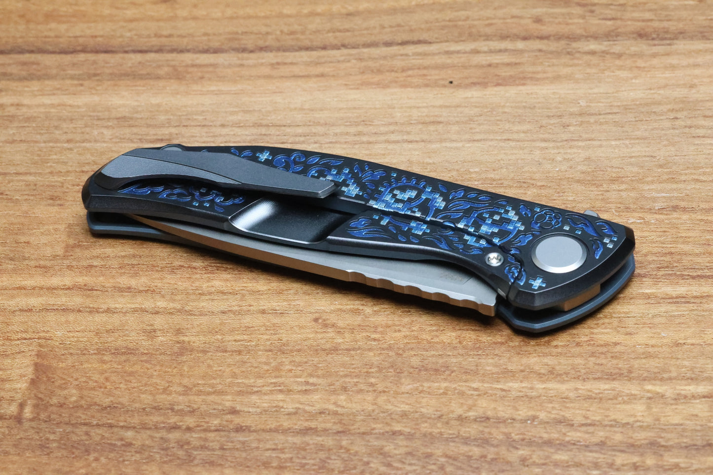 SHIROGOROV KNIVES / TI2 DESIGN F95 BLACK HULA "BLUE PIXELATED FLOWER" - M390 BLADE - MRBS