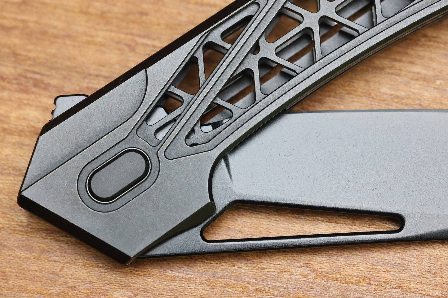 AVIAN KNIVES TOPAZA - LLK490-2 - BLACK PVD TITANIUM HANDLE - BLACK STONEWASHED MAGNACUT BLADE