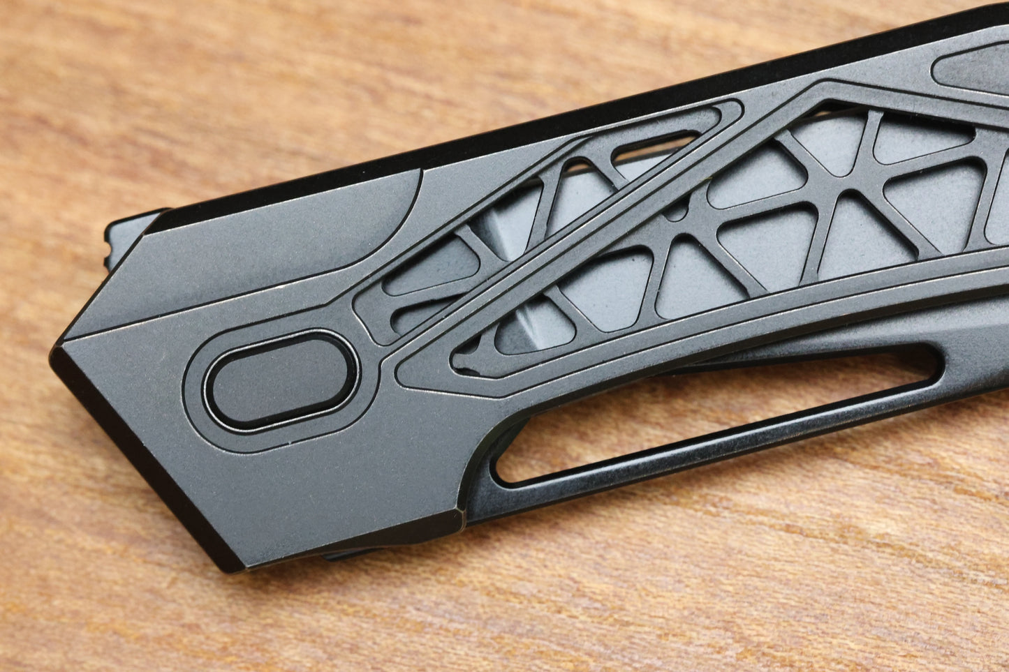 AVIAN KNIVES TOPAZA - LLK490-2 - BLACK PVD TITANIUM HANDLE - BLACK STONEWASHED MAGNACUT BLADE