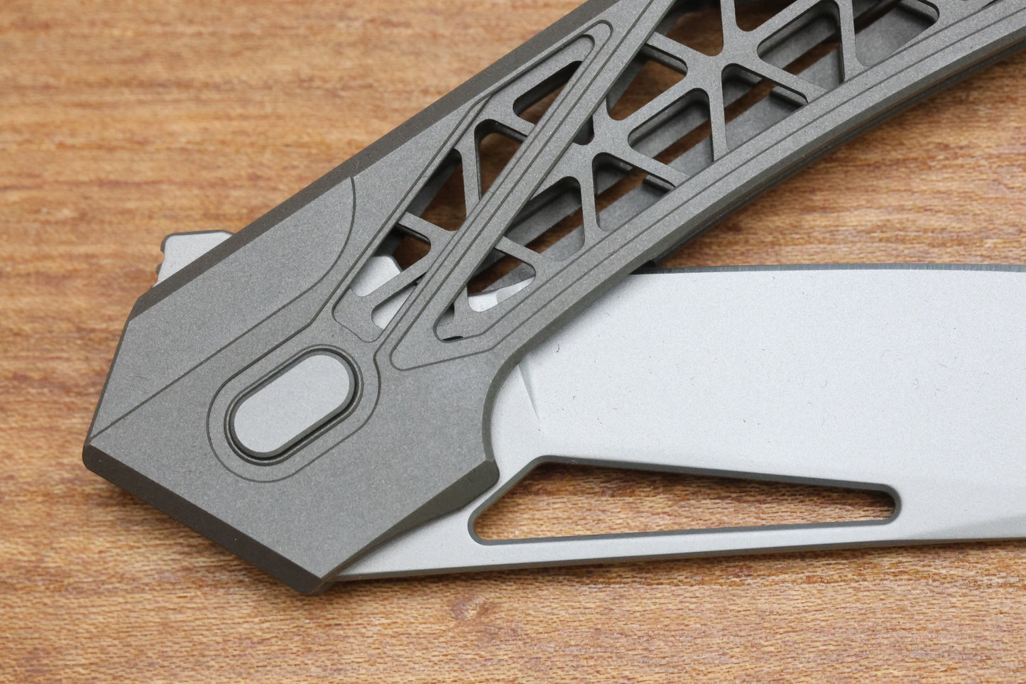 AVIAN KNIVES TOPAZA - LLK490-1 - DARK BEAD BLAST TITANIUM HANDLE - BEAD BLAST MAGNACUT BLADE