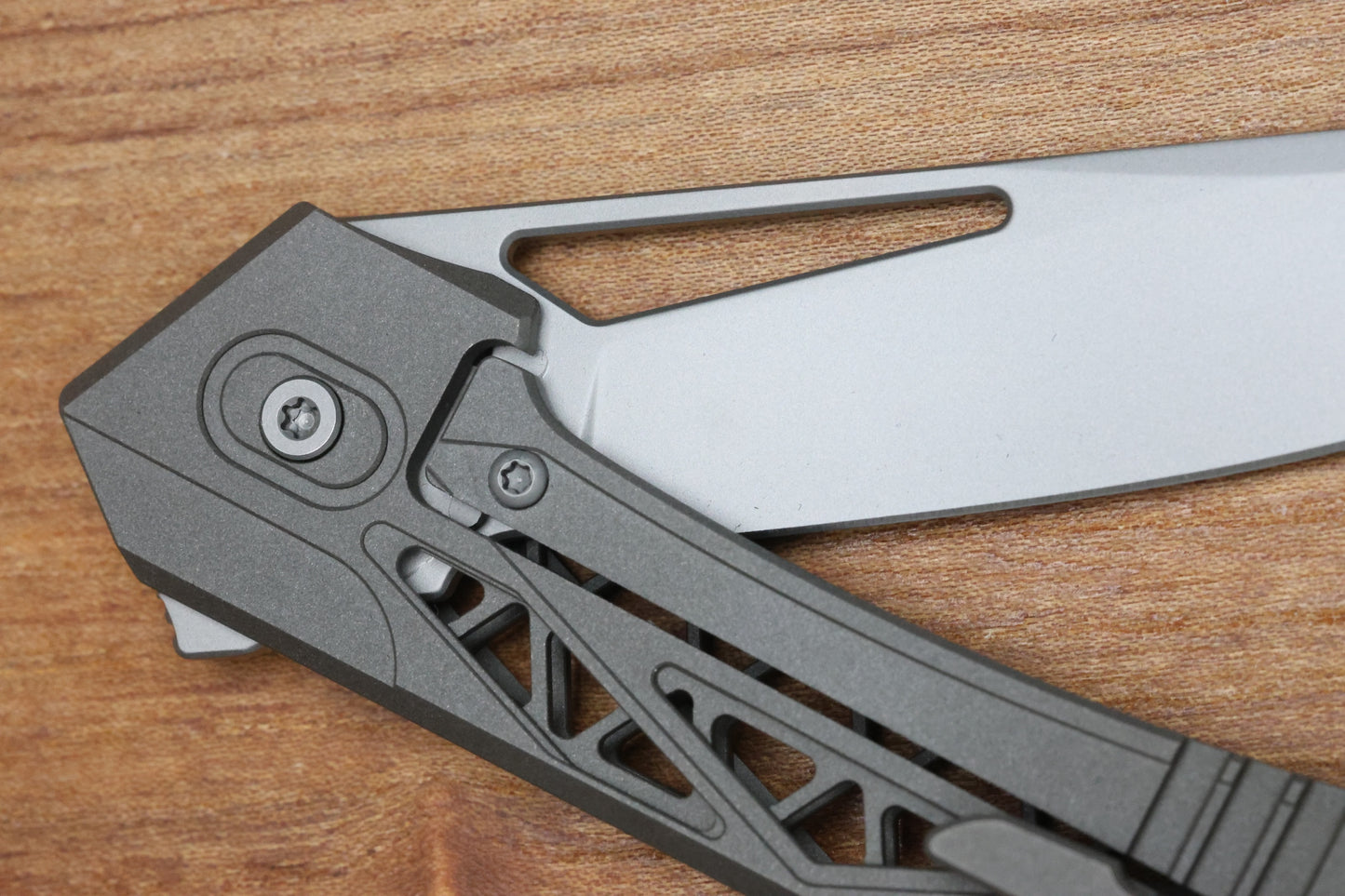 AVIAN KNIVES TOPAZA - LLK490-1 - DARK BEAD BLAST TITANIUM HANDLE - BEAD BLAST MAGNACUT BLADE
