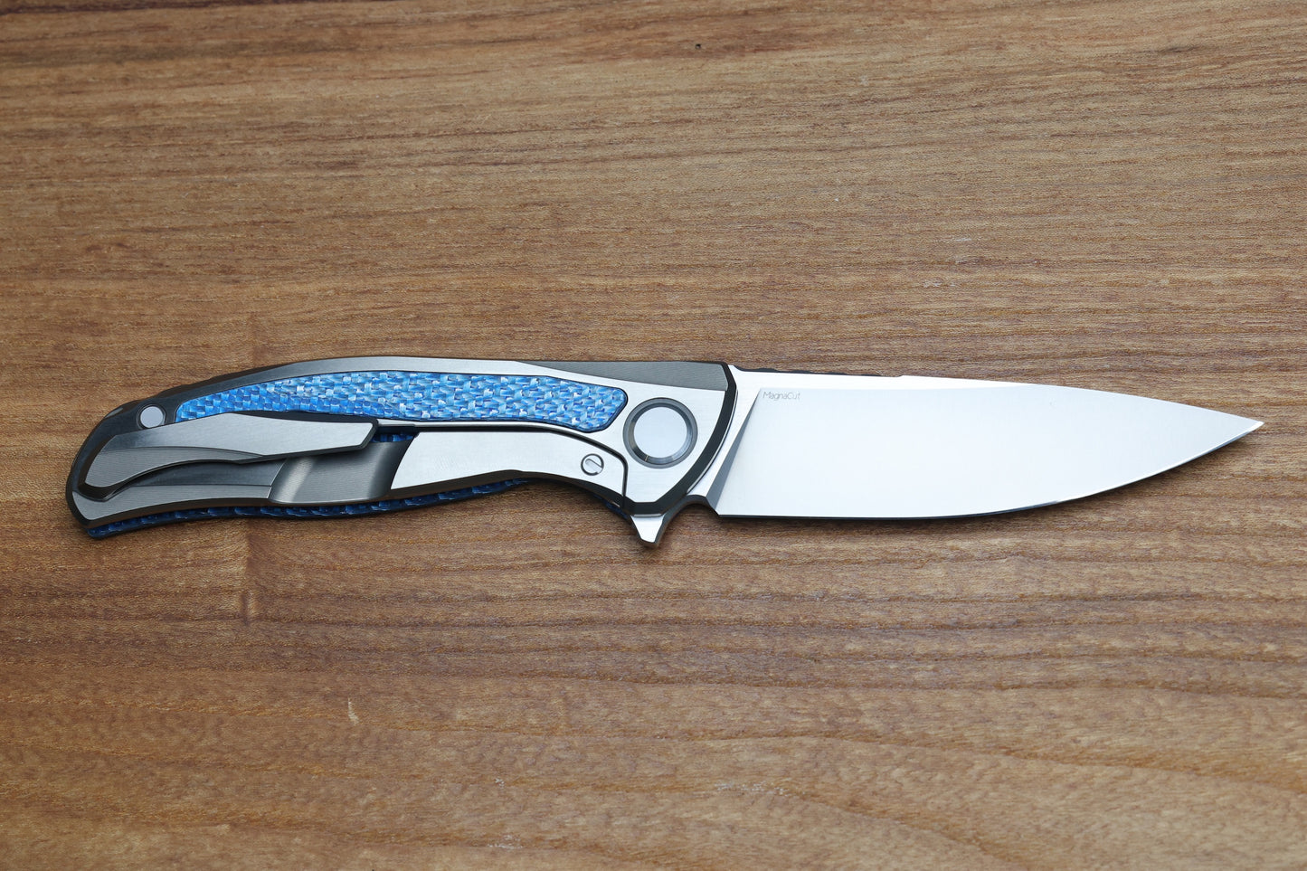 SHIROGOROV KNIVES "SPECIAL EDITION" CHRIS REEVE COLLABORATION HATI CGG - MAGNACUT BLADE - TITANIUM/BLUE ALUTEX HANDLE - MRBS